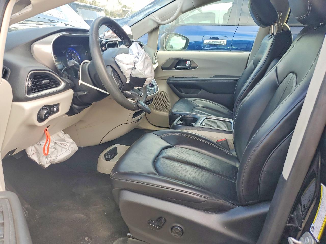 2023 CHRYSLER PACIFICA TOURING L photo 13