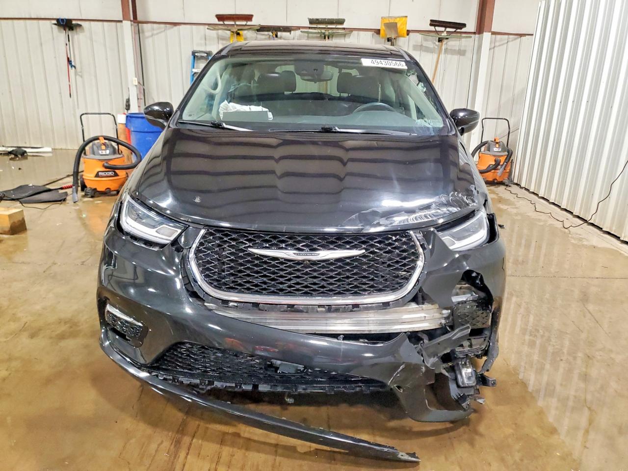 2023 CHRYSLER PACIFICA TOURING L photo 9