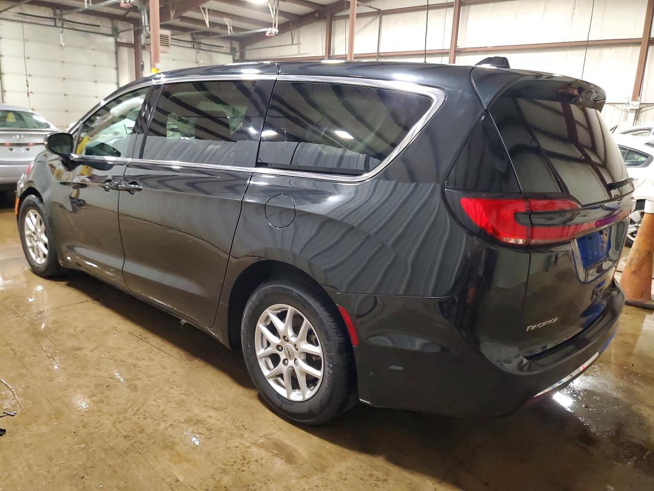 2023 CHRYSLER PACIFICA TOURING L photo 3