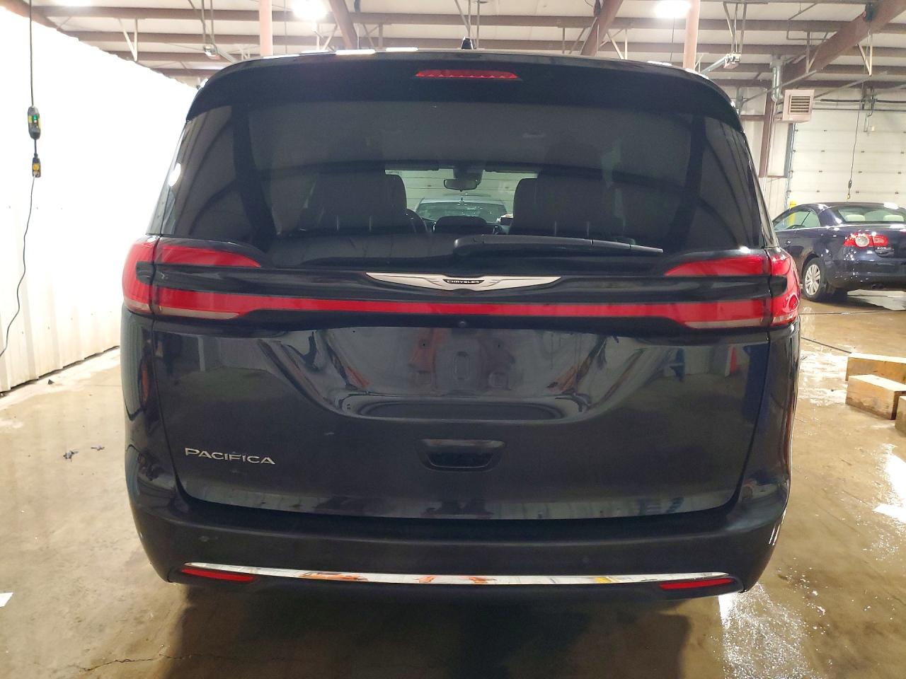 2023 CHRYSLER PACIFICA TOURING L photo 11