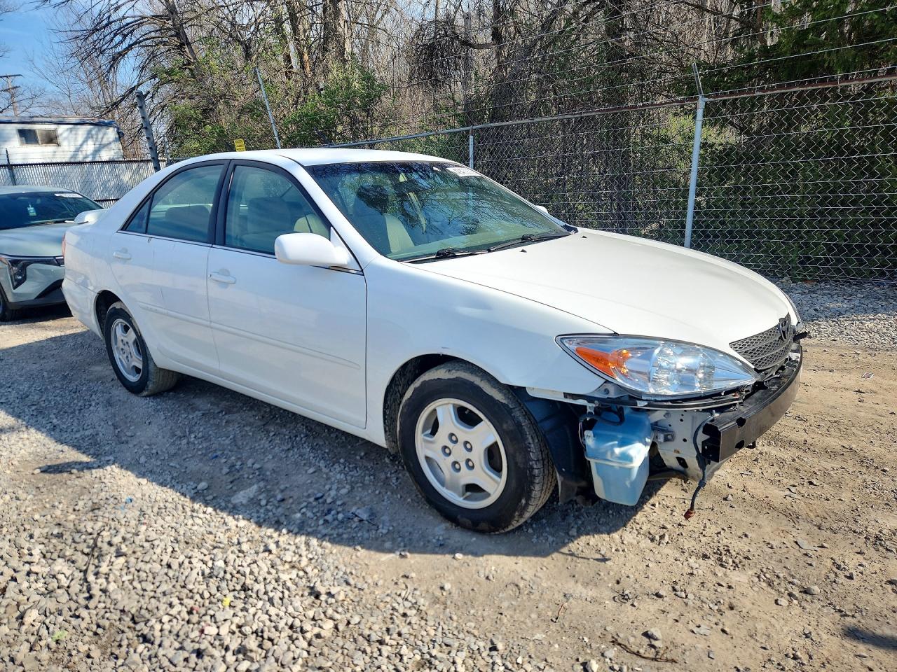 2003 TOYOTA CAMRY LE photo 4