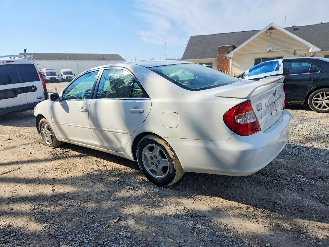 2003 TOYOTA CAMRY LE photo 2