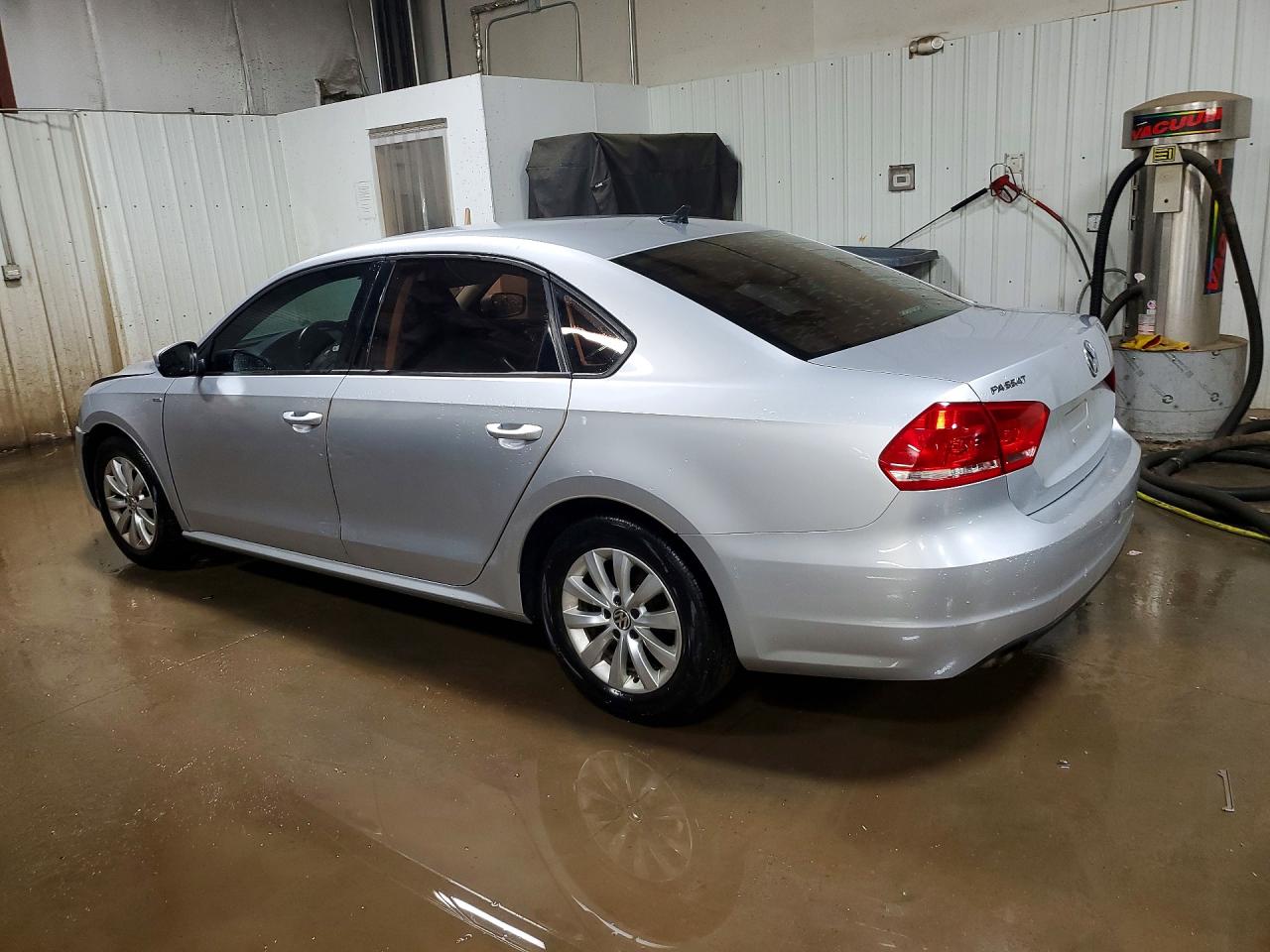 2015 VOLKSWAGEN PASSAT S photo 3