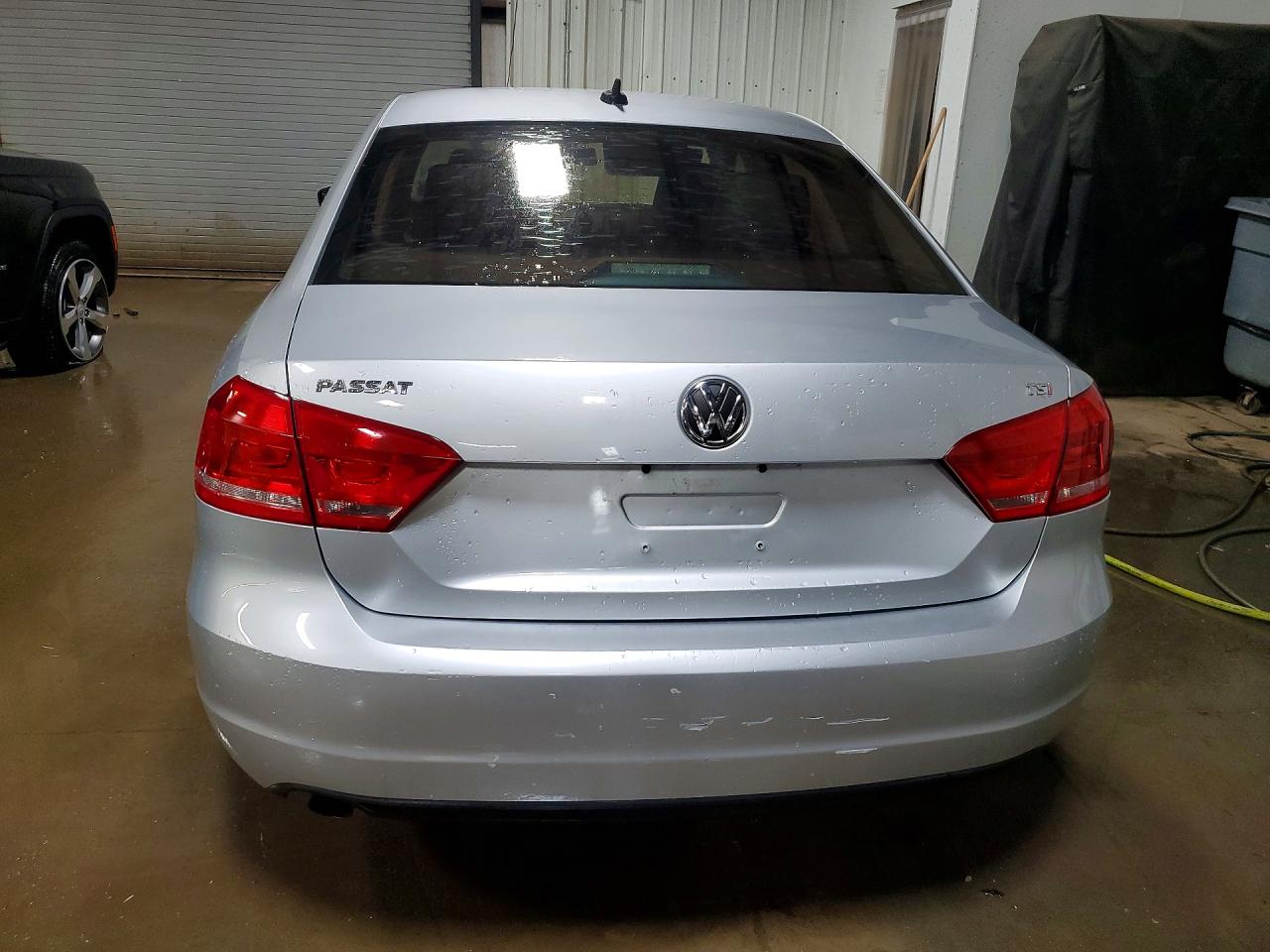 2015 VOLKSWAGEN PASSAT S photo 11