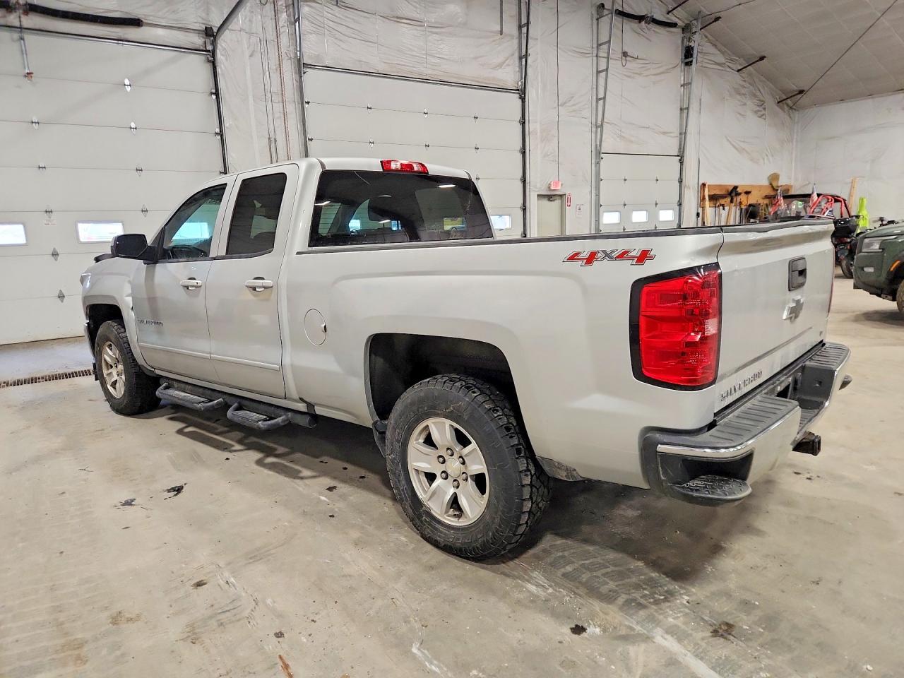 2017 CHEVROLET SILVERADO K1500 LT photo 3