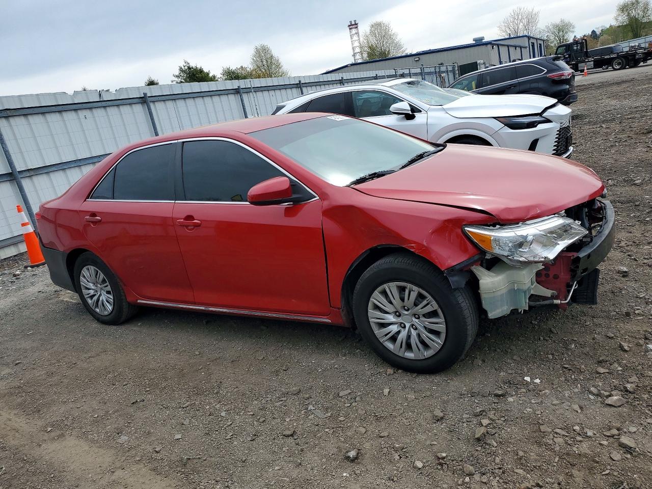 2014 TOYOTA CAMRY LE photo 10
