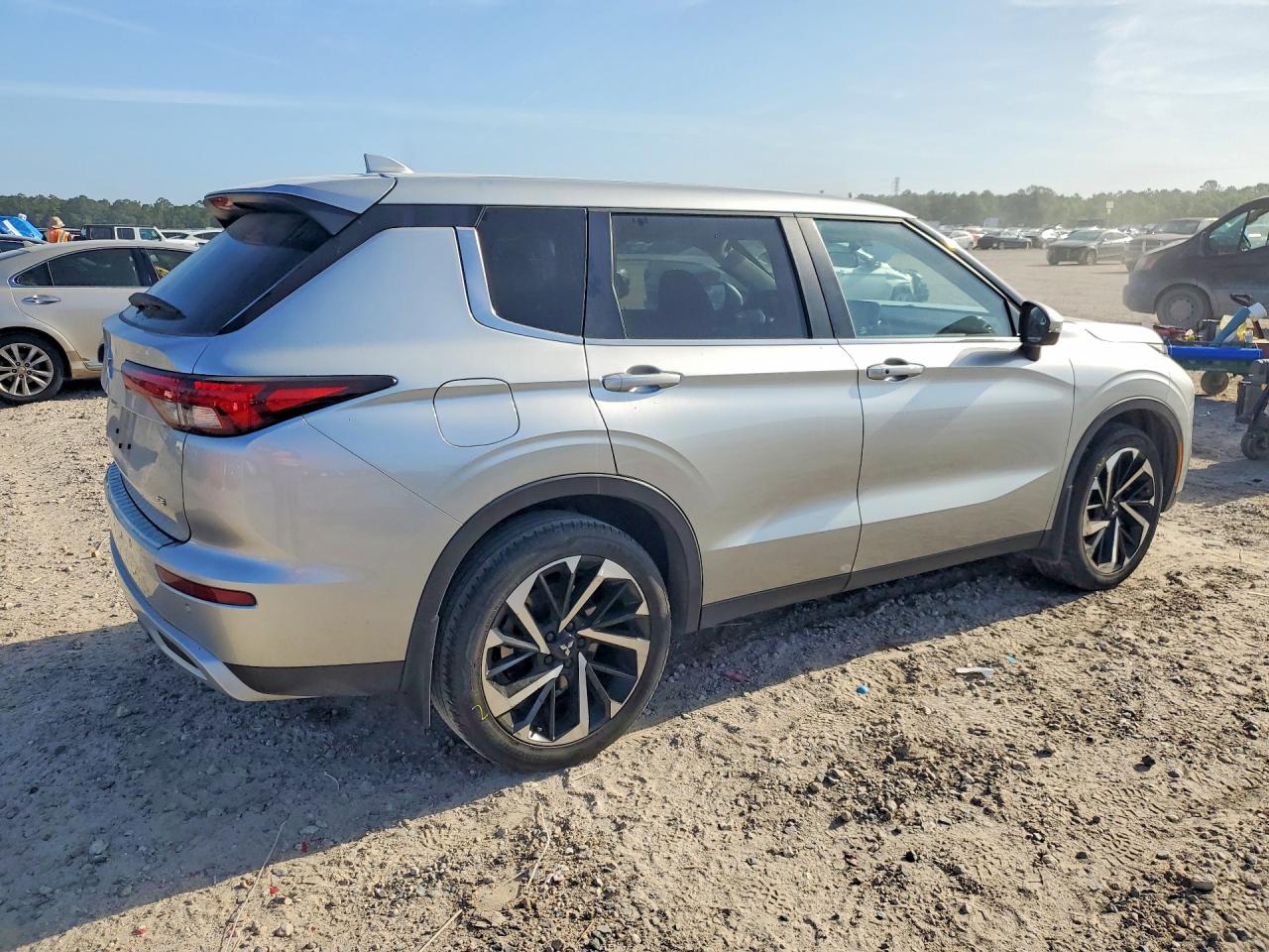 2024 MITSUBISHI OUTLANDER SE photo 7