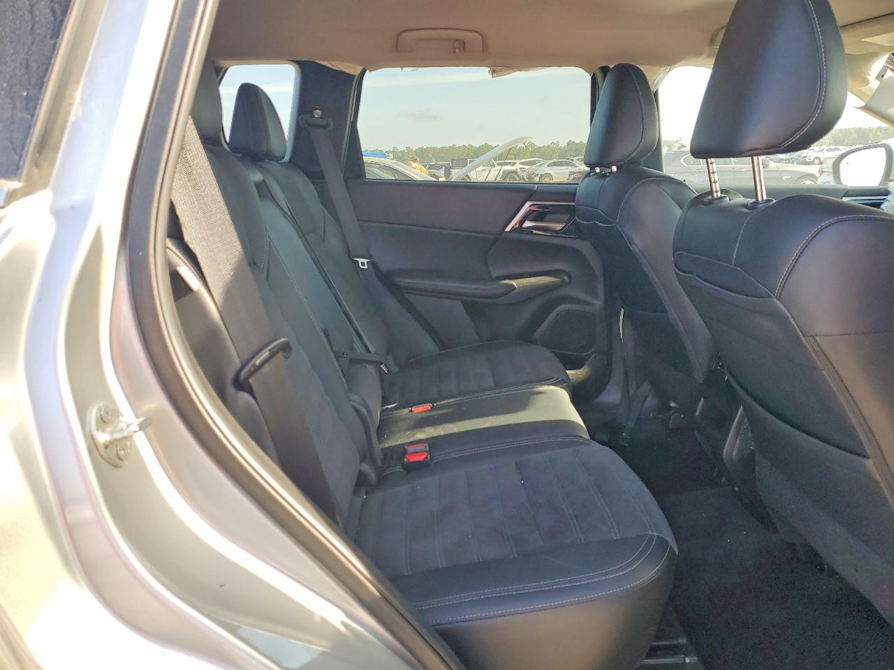 2024 MITSUBISHI OUTLANDER SE photo 31
