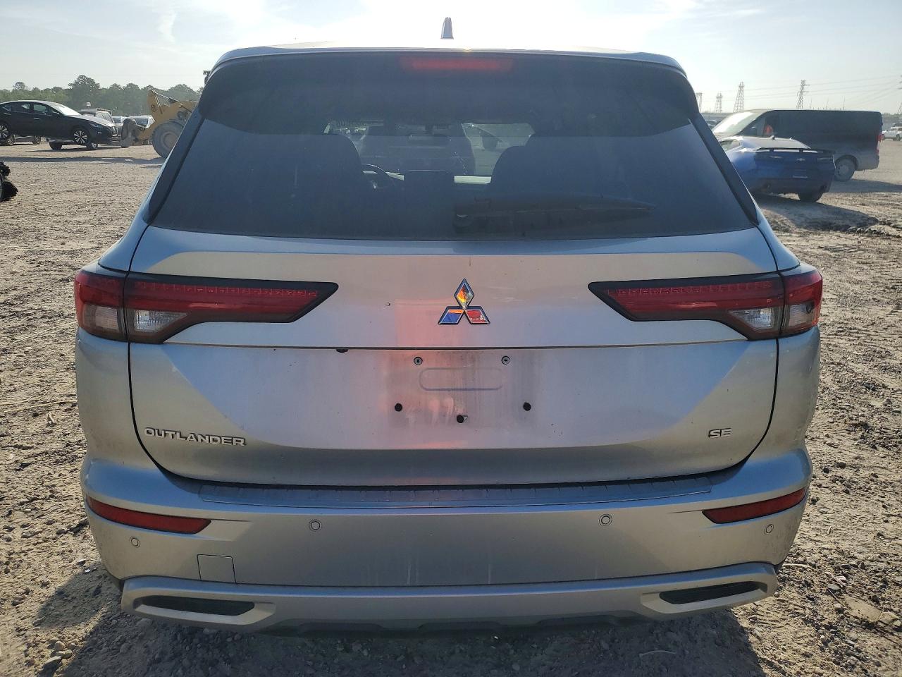 2024 MITSUBISHI OUTLANDER SE photo 16