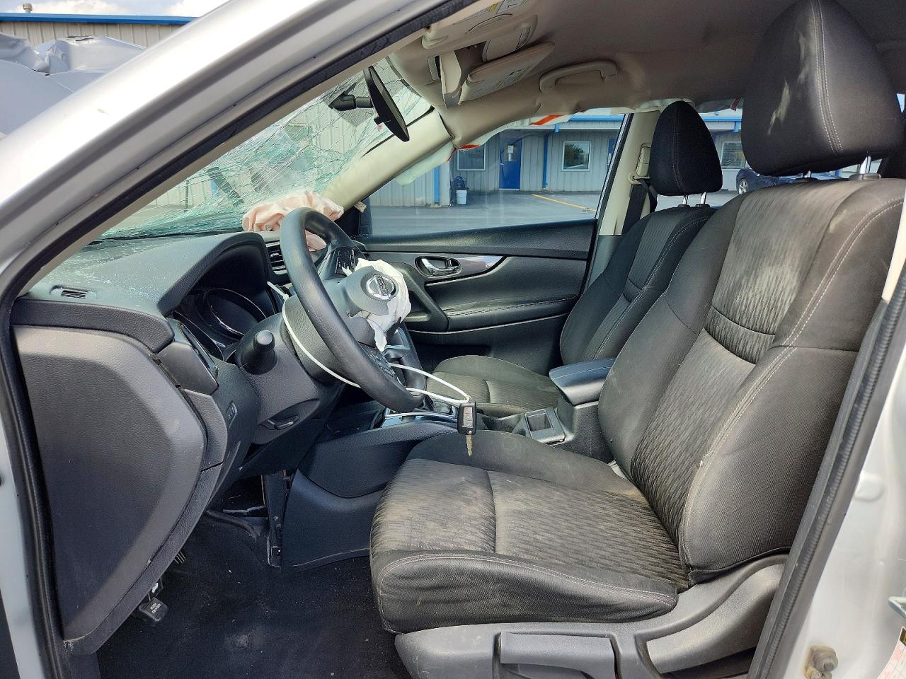 2017 NISSAN ROGUE photo 19