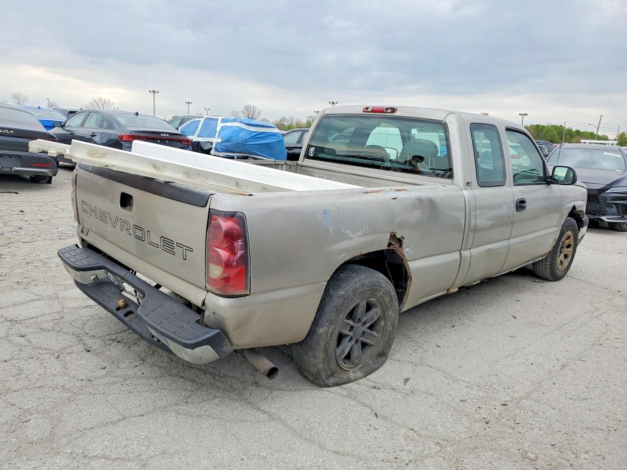 2004 CHEVROLET SILVERADO C1500 photo 5