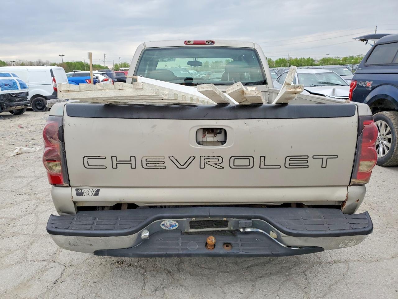 2004 CHEVROLET SILVERADO C1500 photo 11
