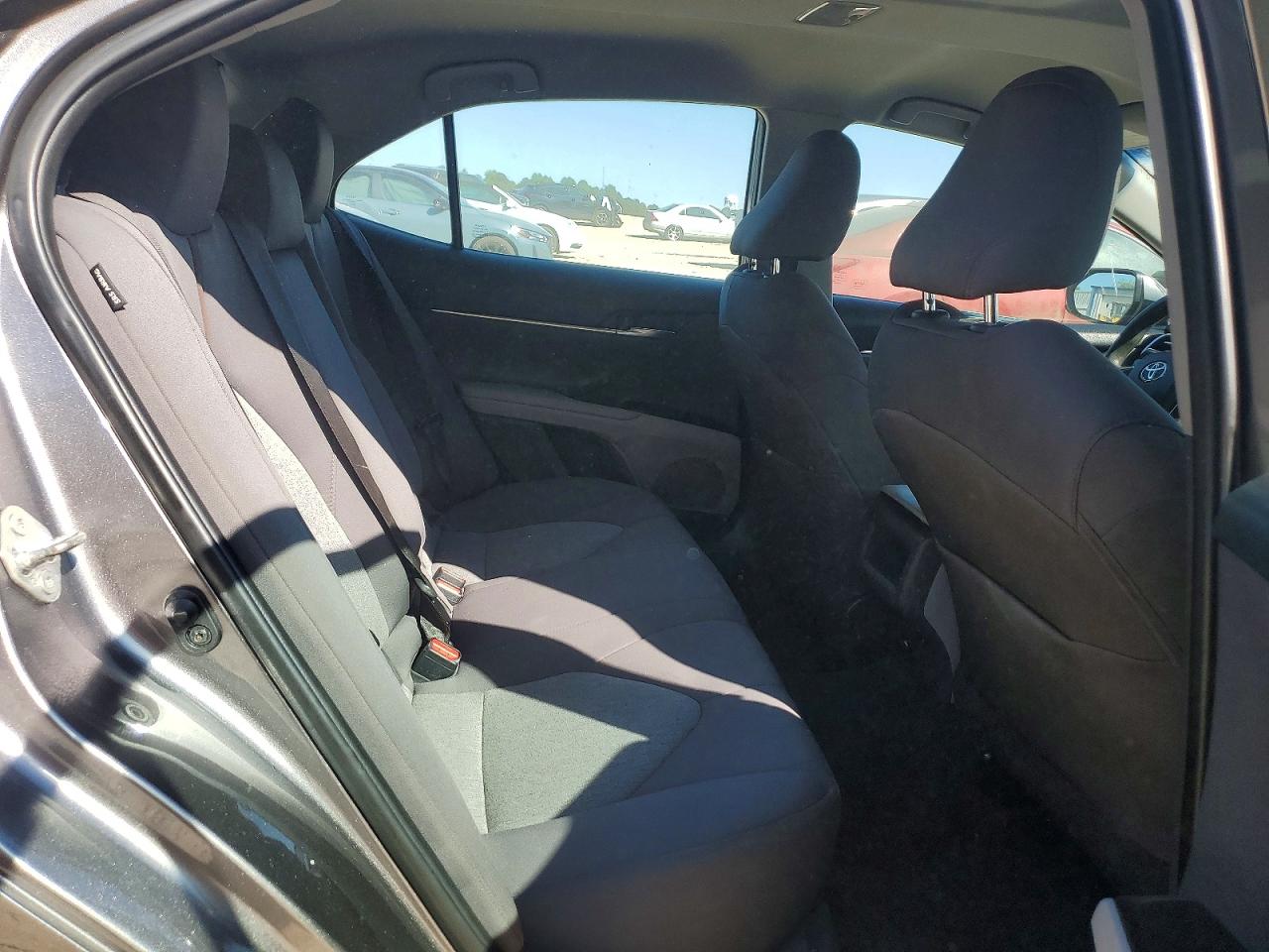 2018 TOYOTA CAMRY LE photo 28