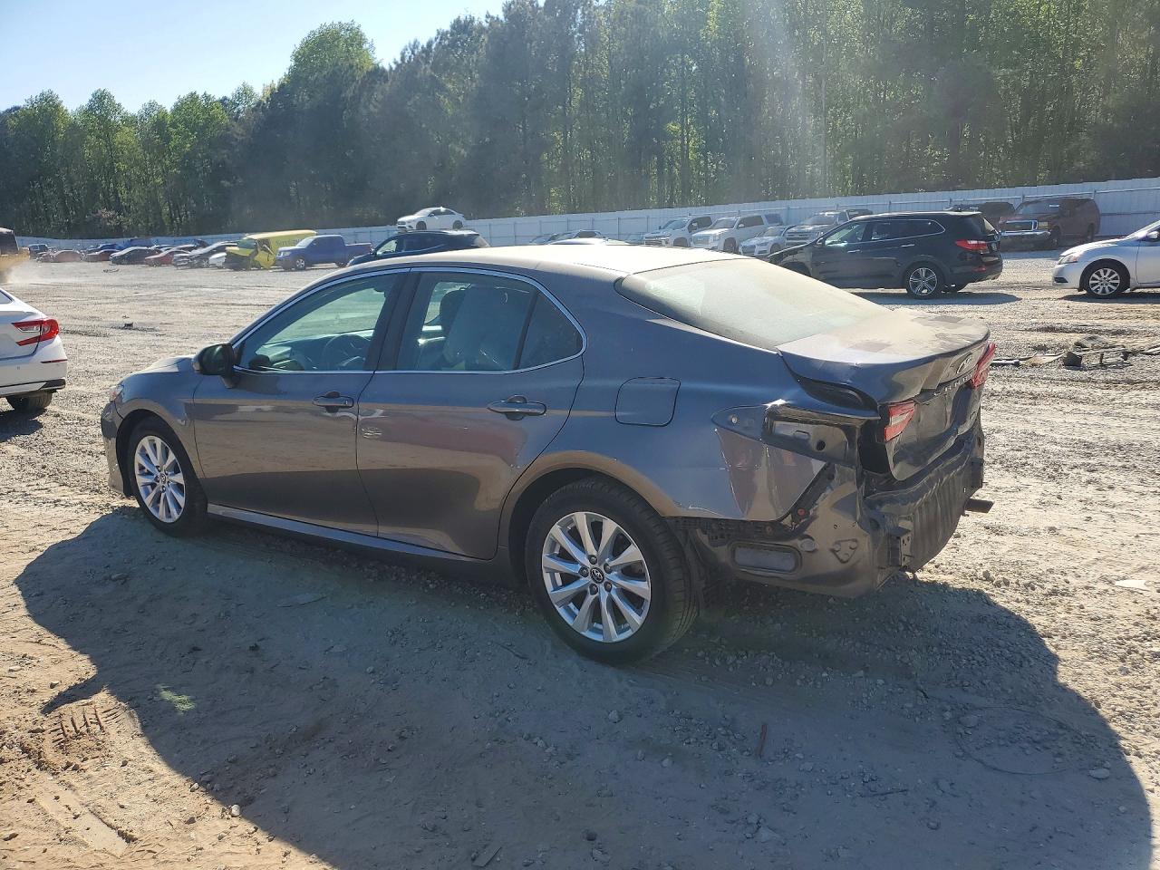2018 TOYOTA CAMRY LE photo 4