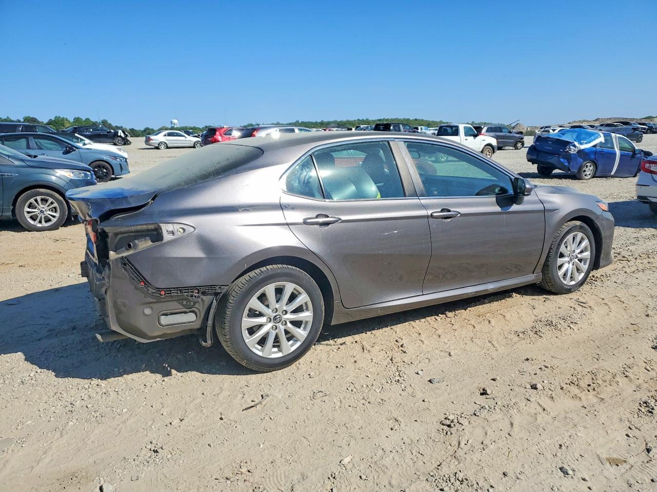 2018 TOYOTA CAMRY LE photo 7