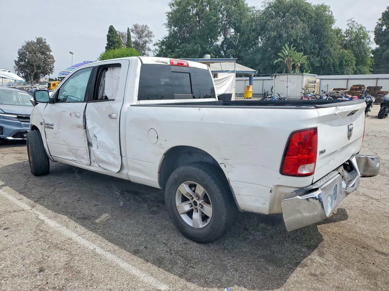 2014 RAM 1500 SLT photo 3