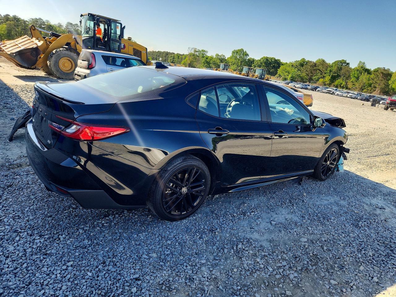 2025 TOYOTA CAMRY SE photo 3