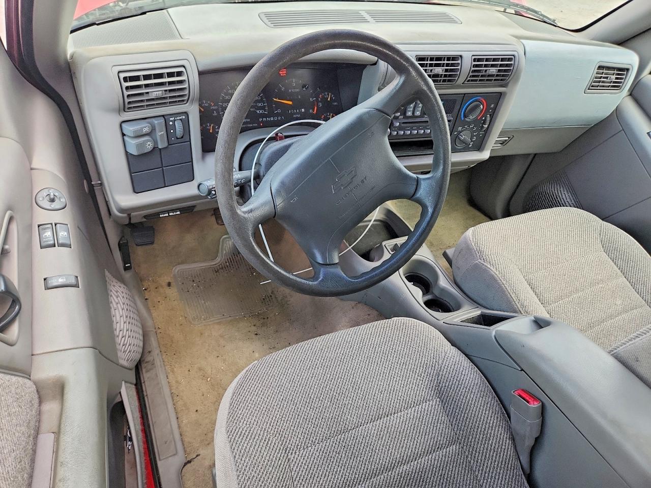 1996 CHEVROLET S TRUCK S10 photo 8