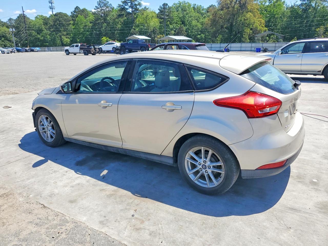 2017 FORD FOCUS SE photo 3