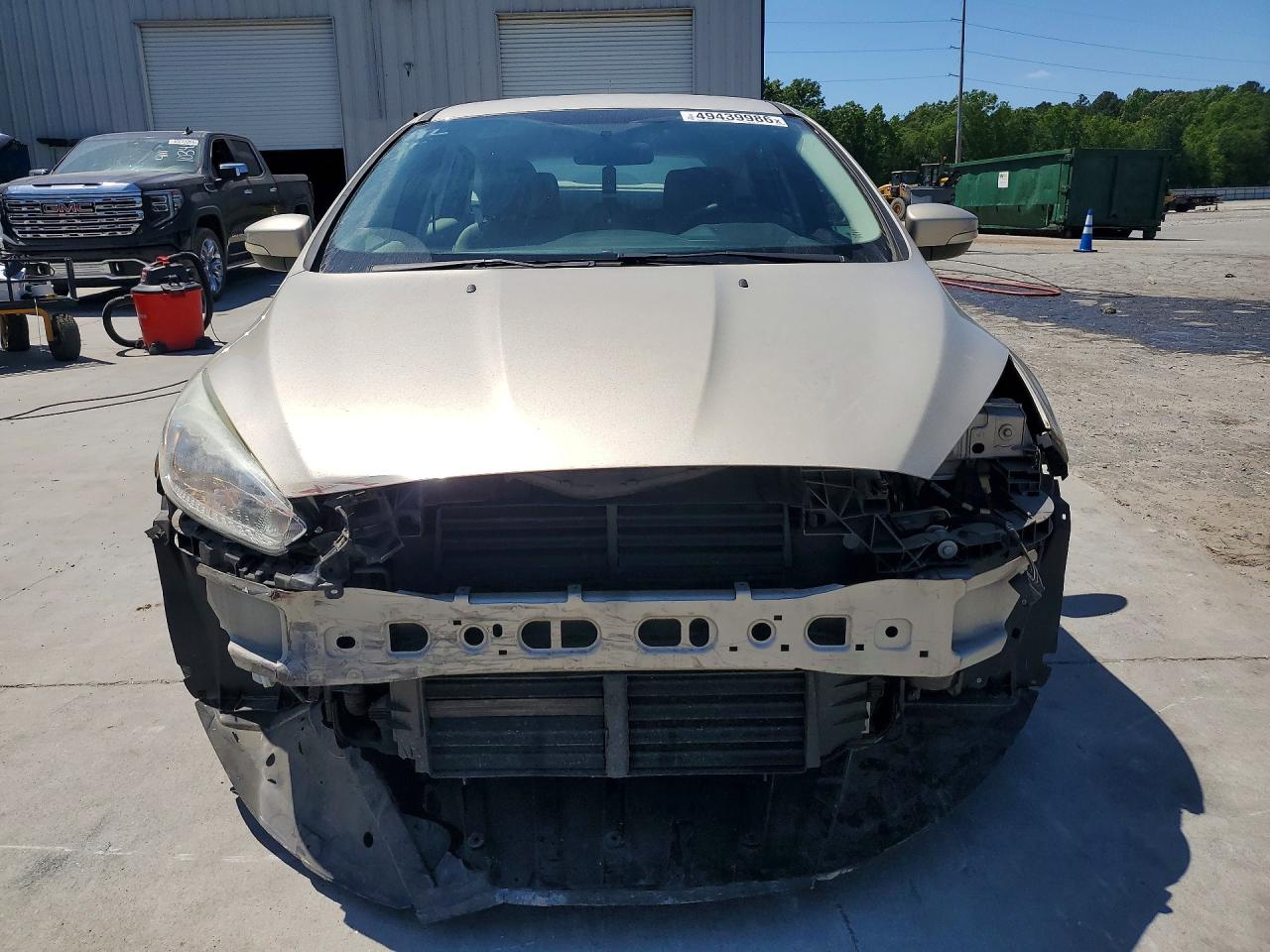2017 FORD FOCUS SE photo 9