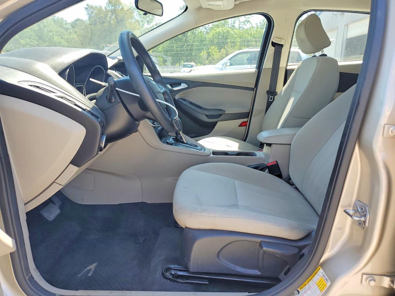 2017 FORD FOCUS SE photo 13