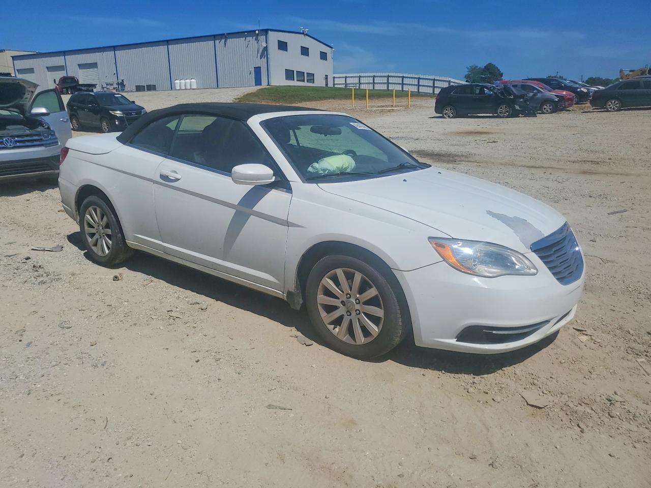 2013 CHRYSLER 200 TOURING photo 4