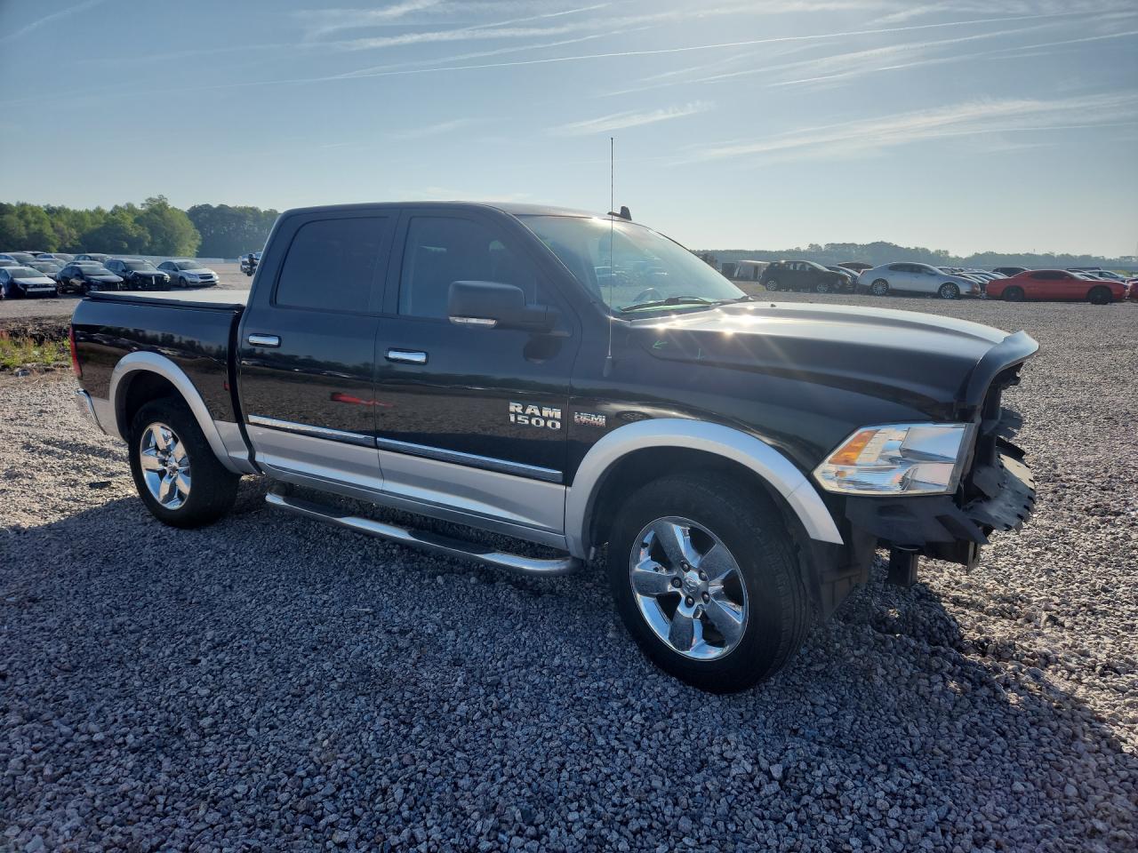 2015 RAM 1500 SLT photo 4