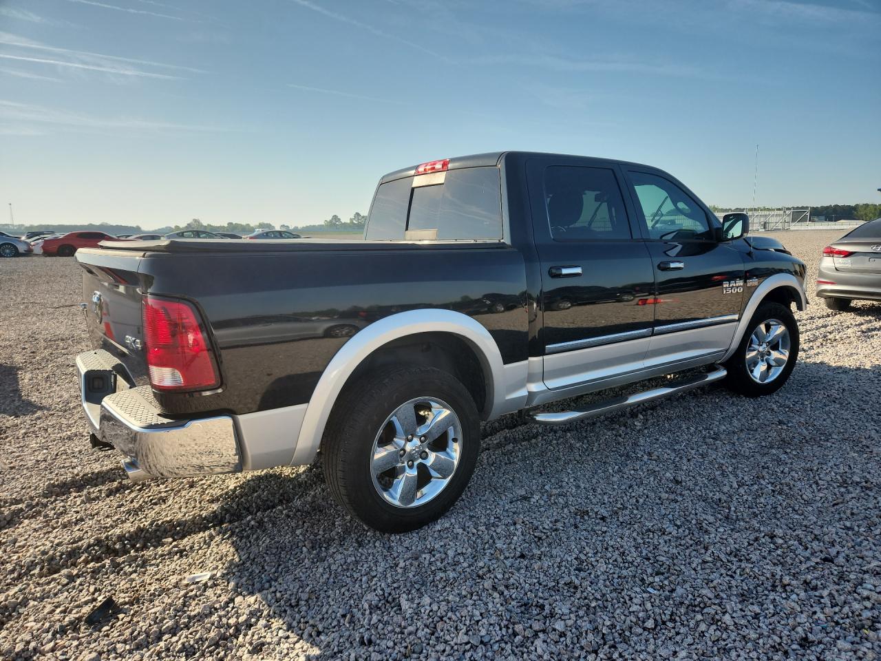 2015 RAM 1500 SLT photo 3