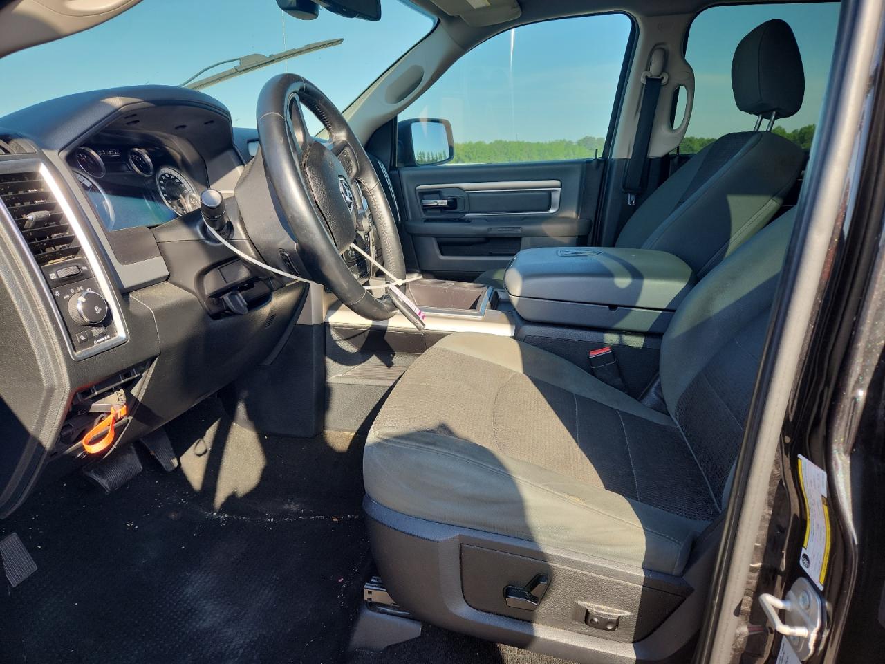 2015 RAM 1500 SLT photo 7