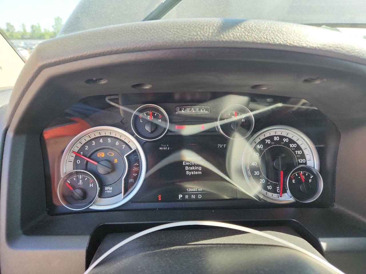 2015 RAM 1500 SLT photo 9