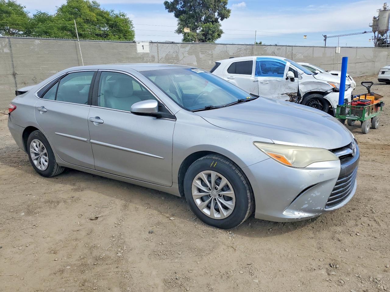 2015 TOYOTA CAMRY LE photo 10
