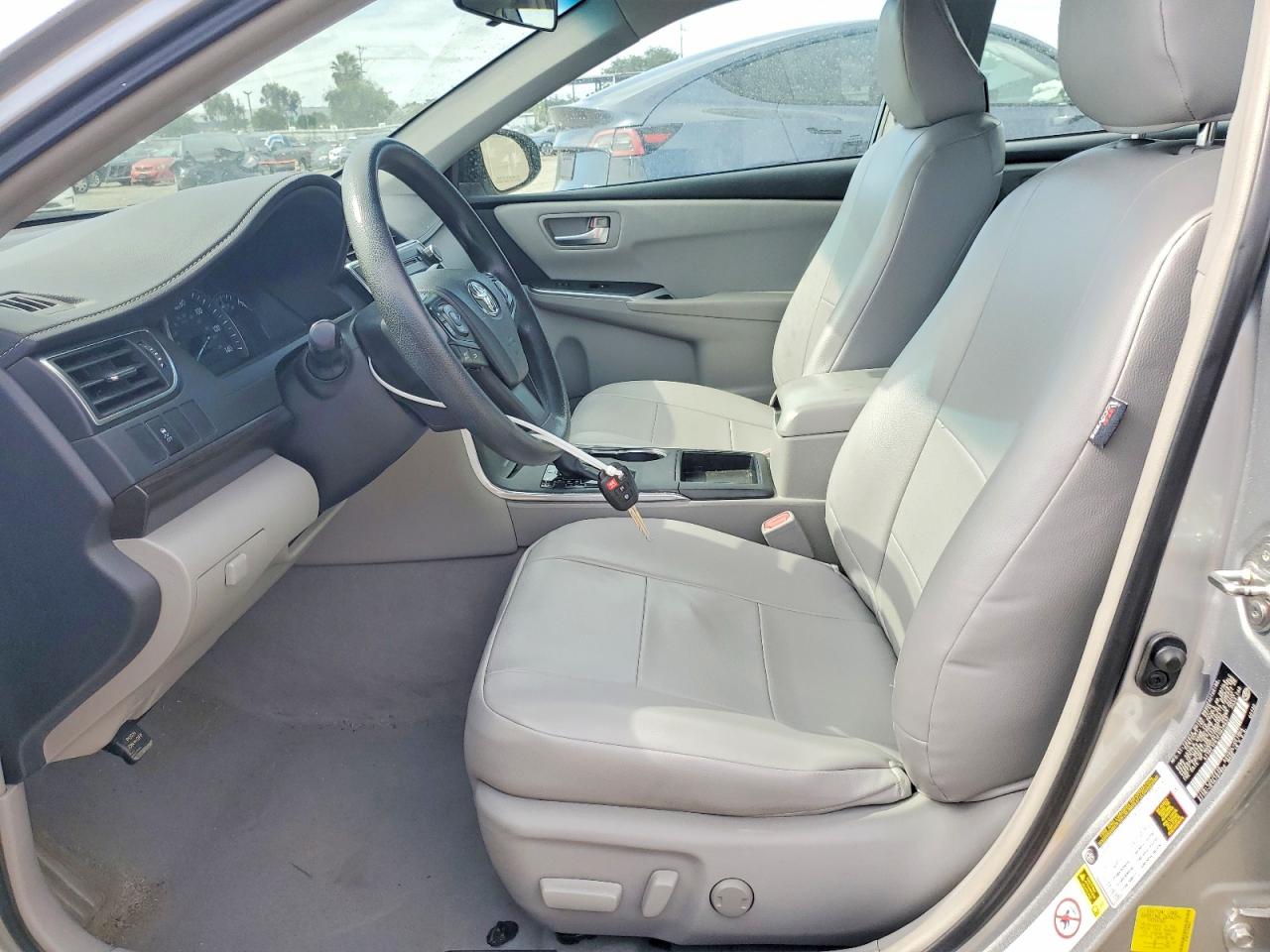 2015 TOYOTA CAMRY LE photo 19