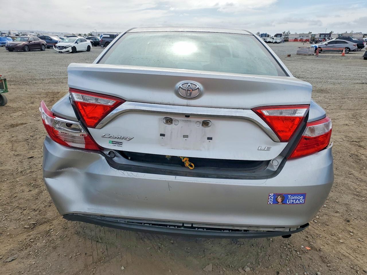 2015 TOYOTA CAMRY LE photo 16