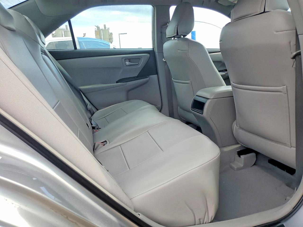 2015 TOYOTA CAMRY LE photo 28