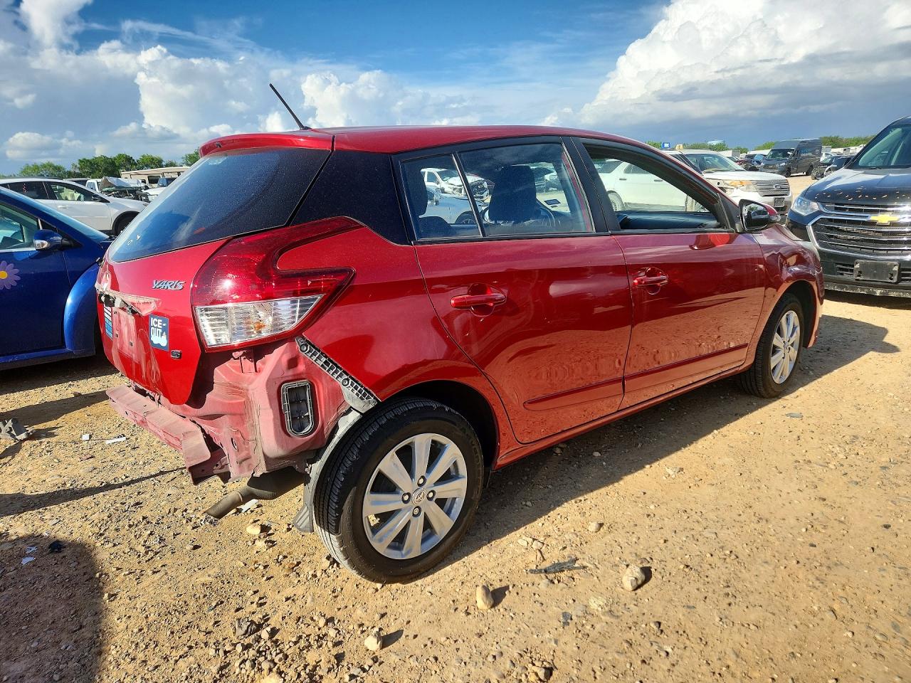 2017 TOYOTA YARIS photo 7
