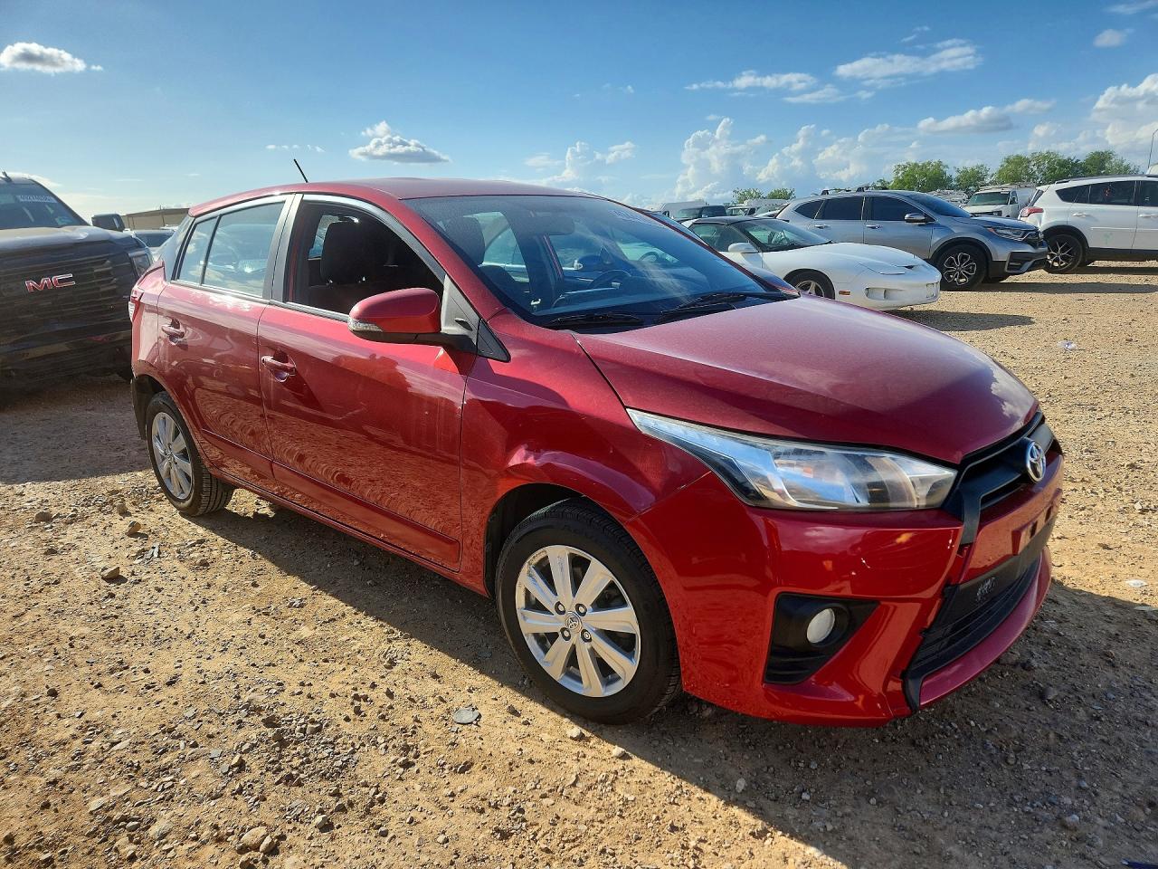 2017 TOYOTA YARIS photo 10