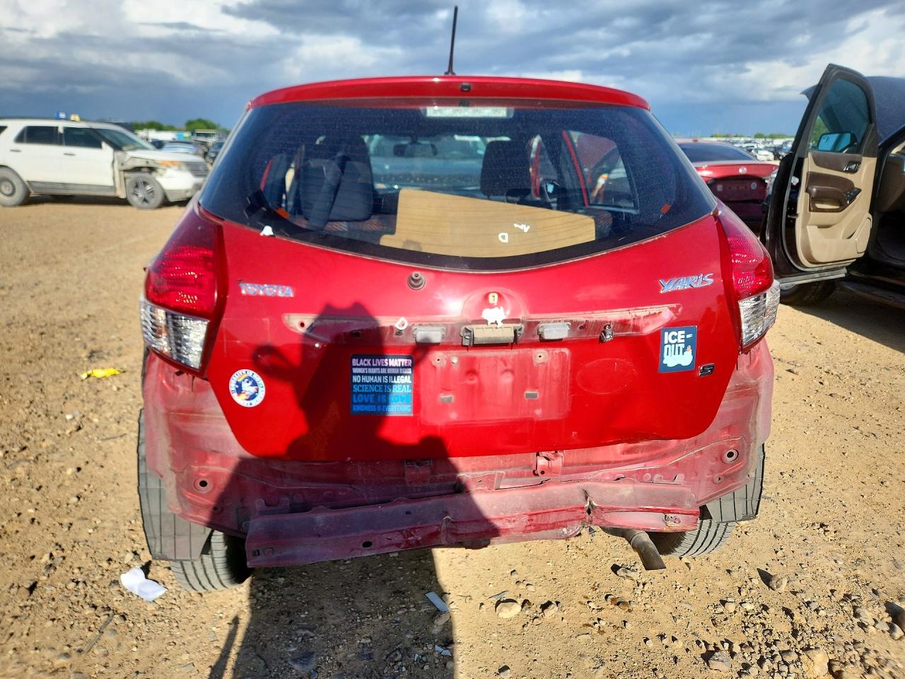 2017 TOYOTA YARIS photo 16