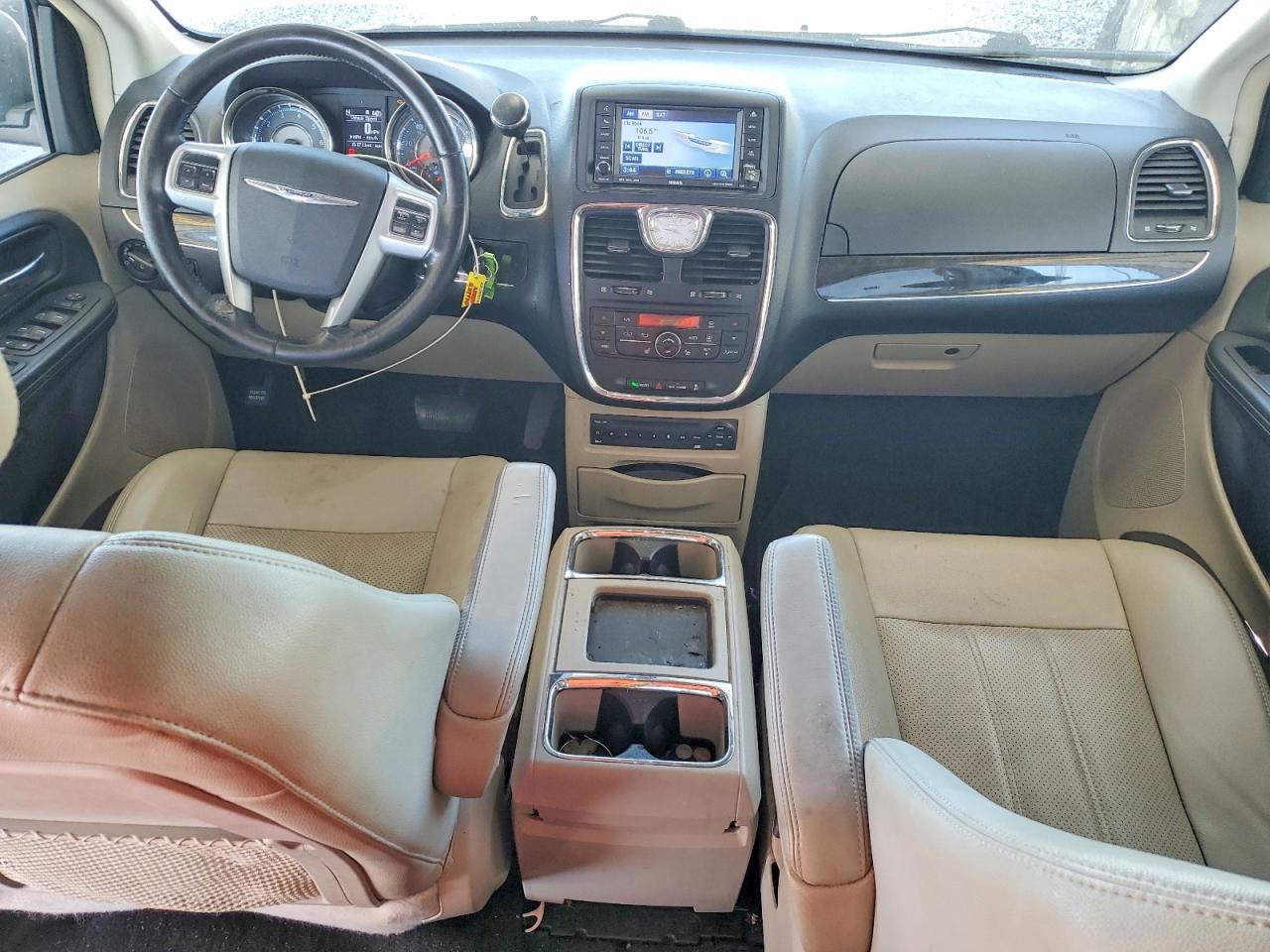2011 CHRYSLER TOWN & COUNTRY TOURING L photo 22