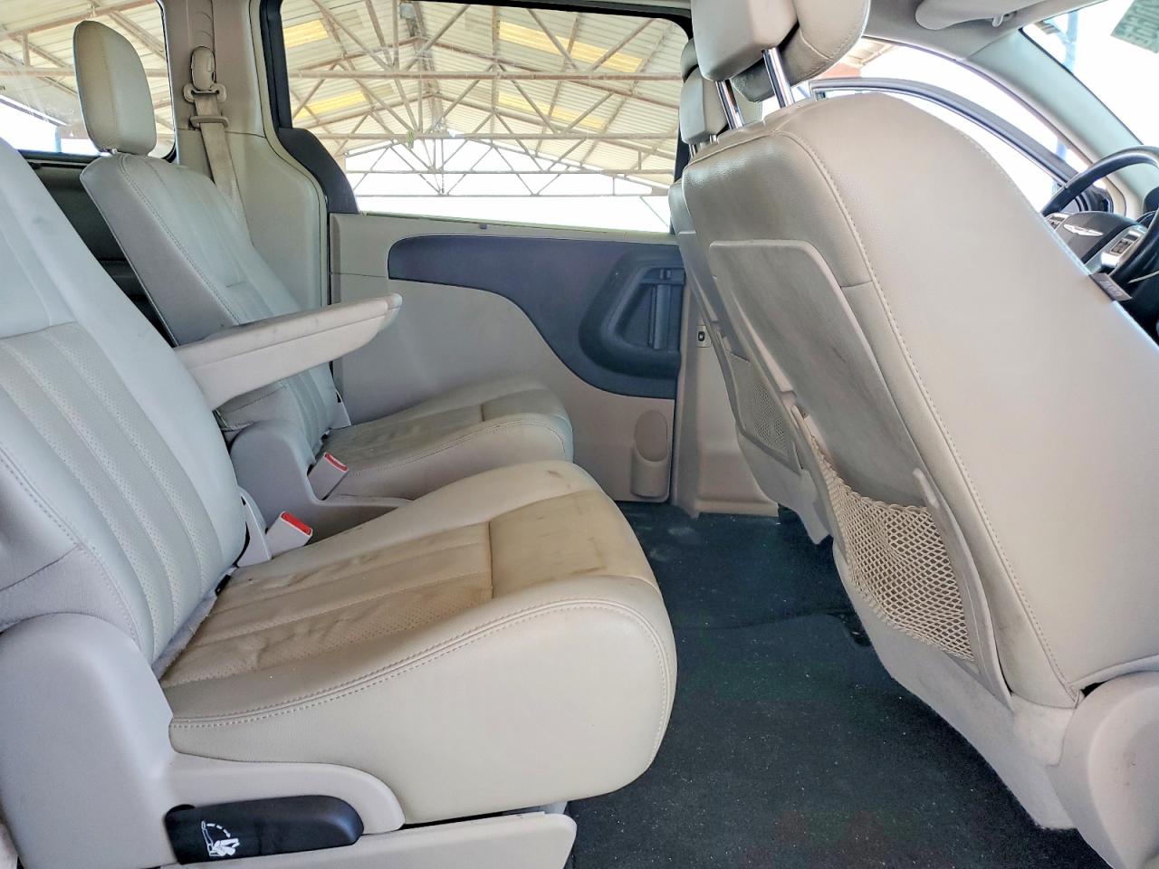 2011 CHRYSLER TOWN & COUNTRY TOURING L photo 31