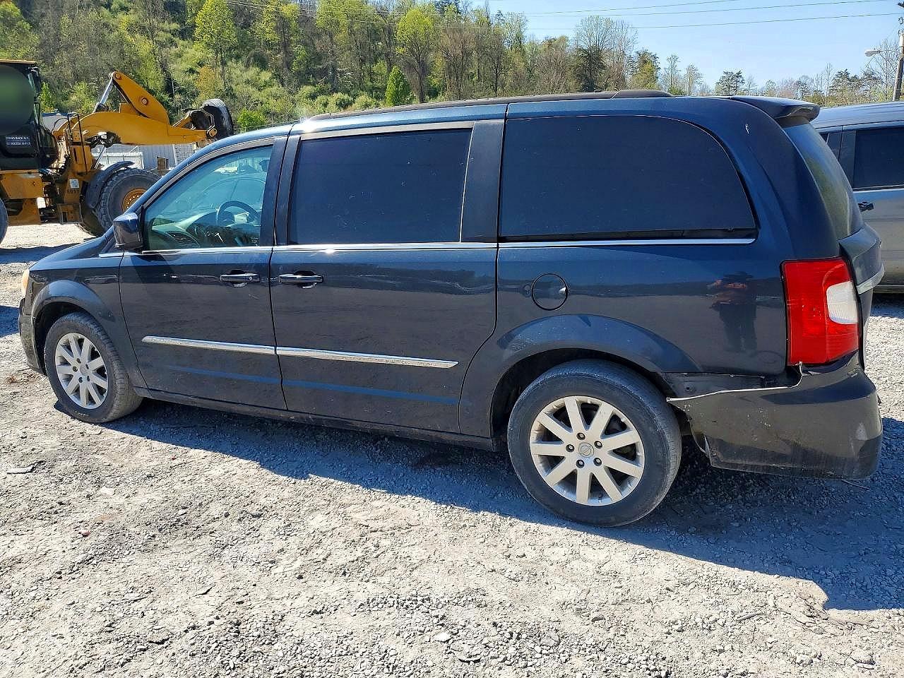 2013 CHRYSLER TOWN & COUNTRY TOURING photo 4