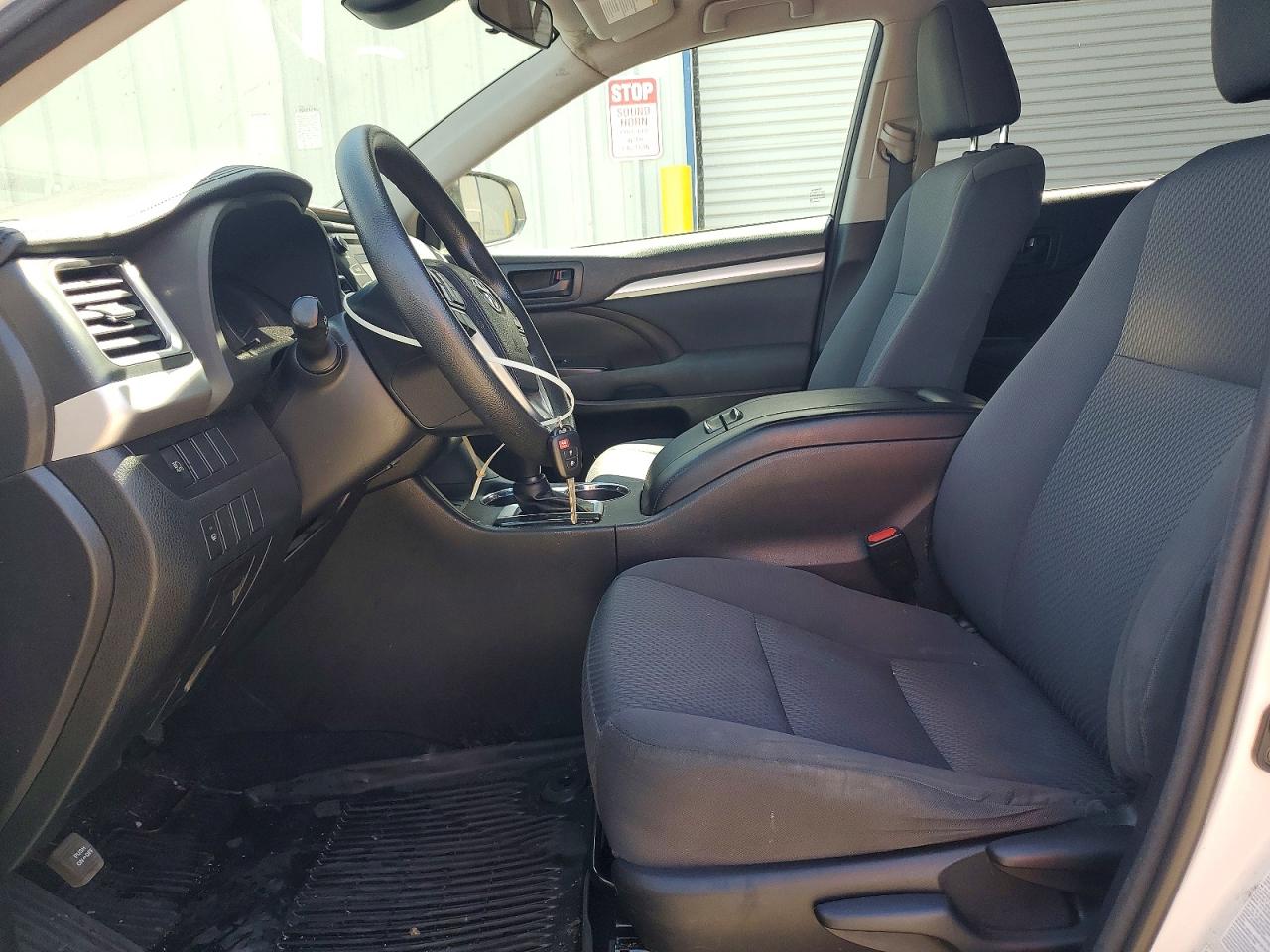 2018 TOYOTA HIGHLANDER LE photo 19