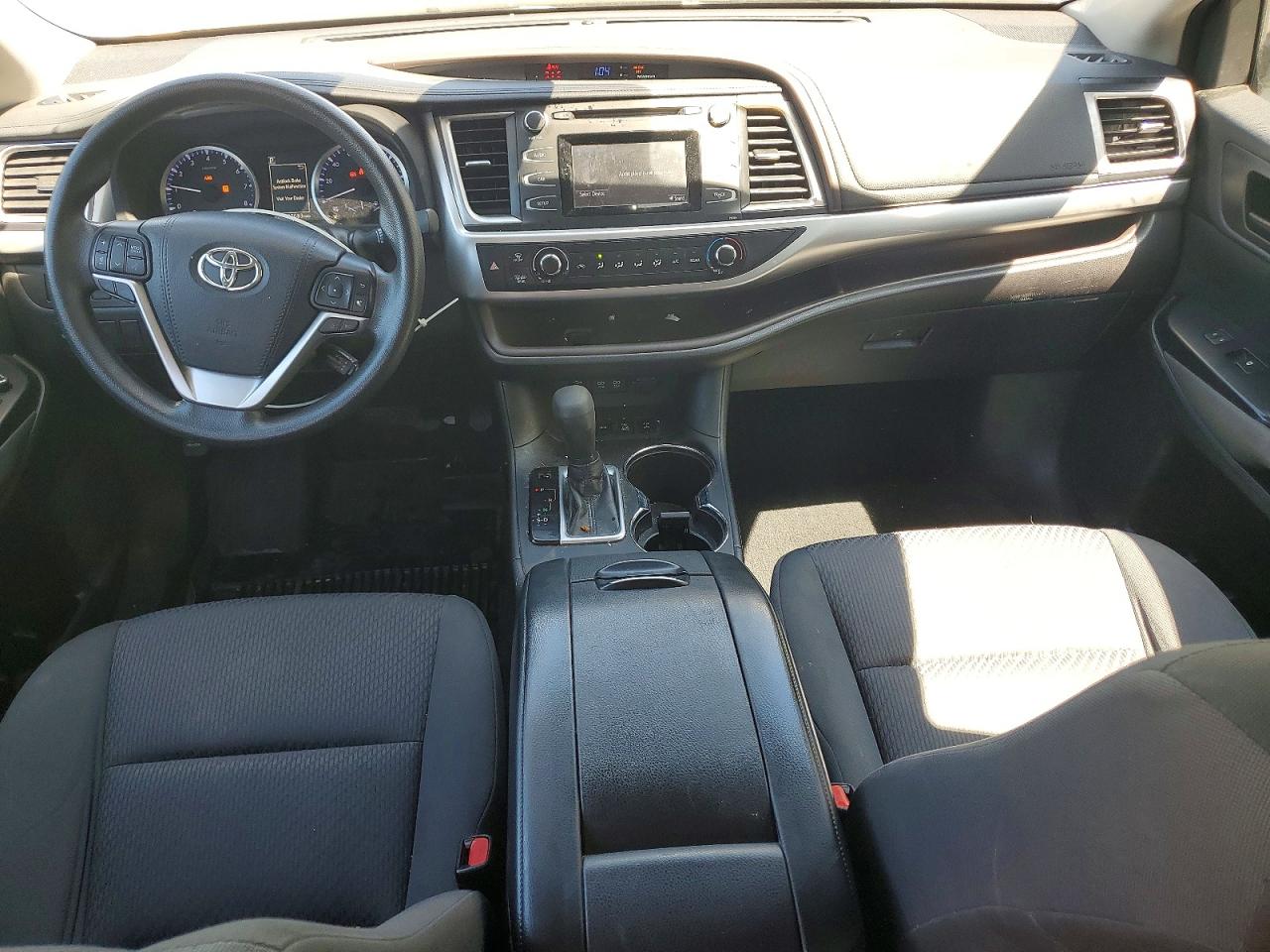 2018 TOYOTA HIGHLANDER LE photo 22