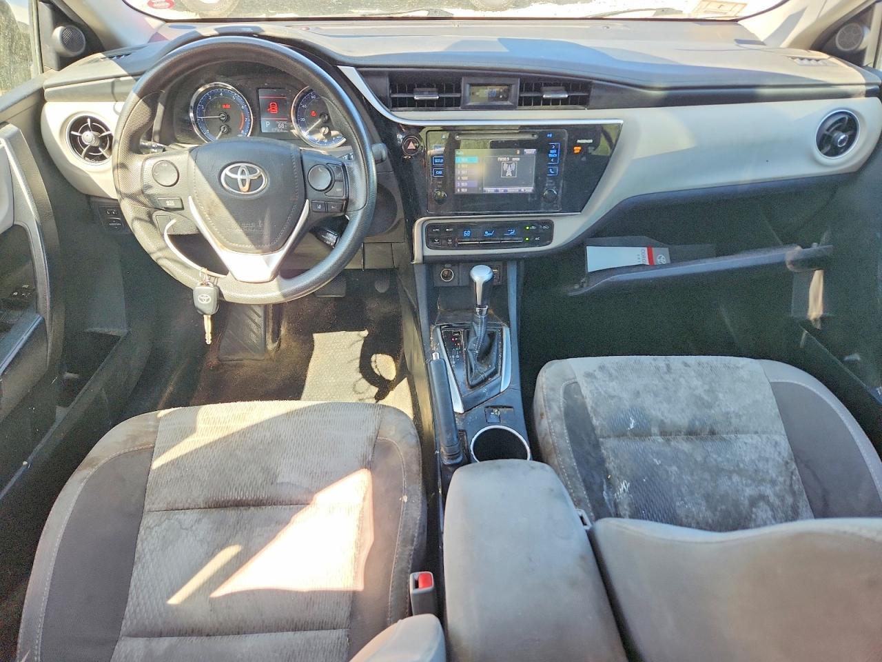 2017 TOYOTA COROLLA LE photo 15