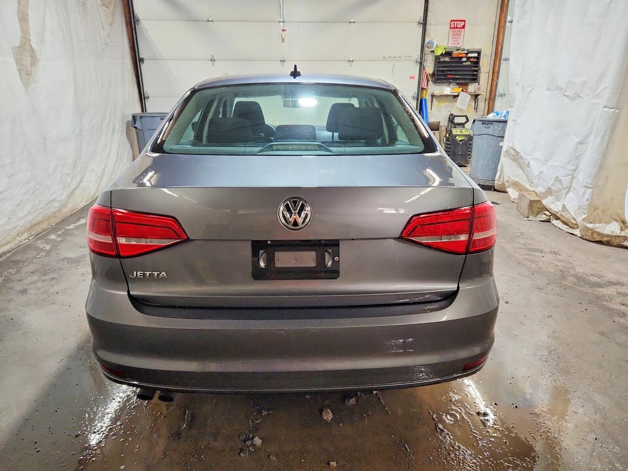 2015 VOLKSWAGEN JETTA BASE photo 16