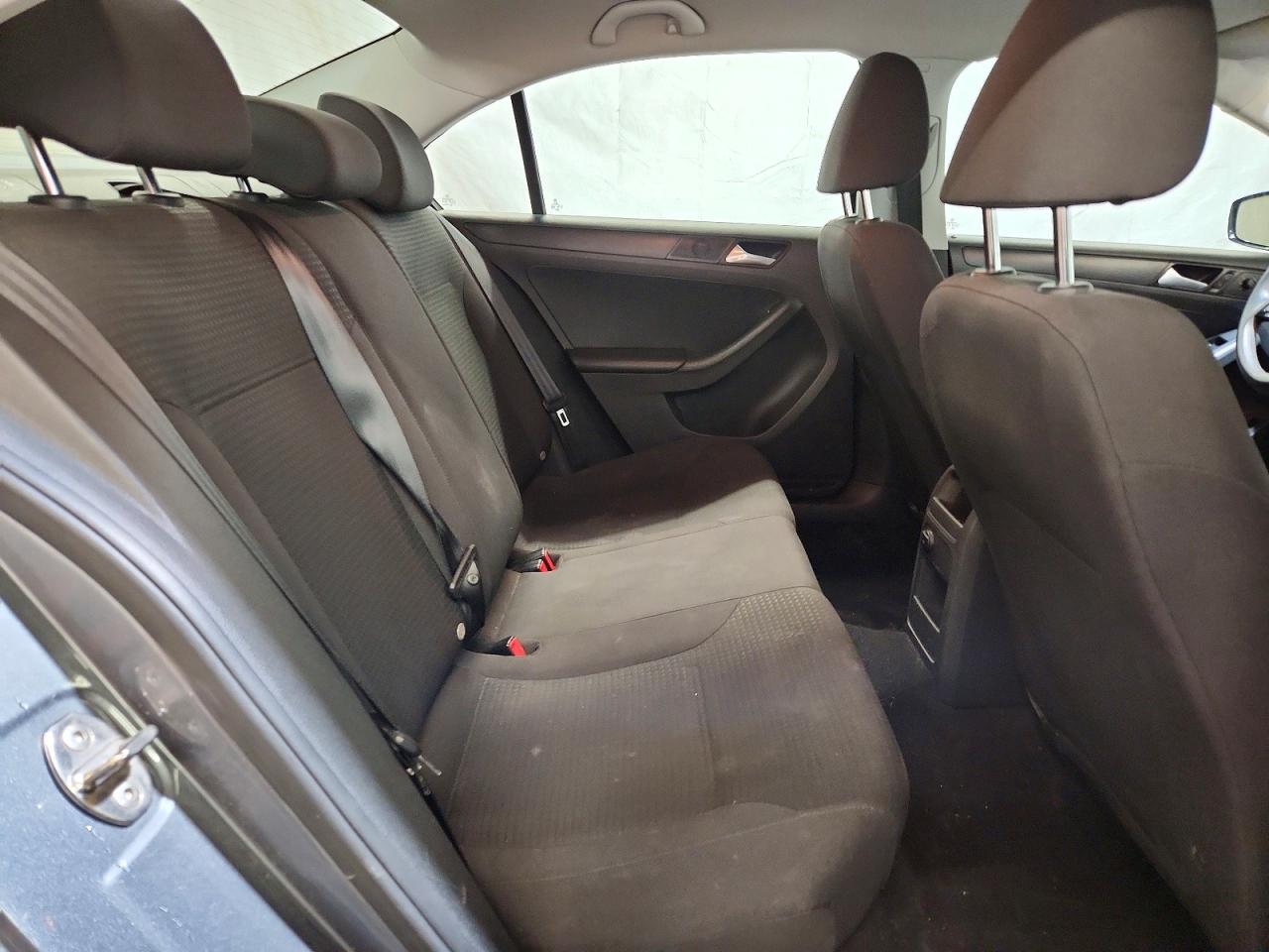 2015 VOLKSWAGEN JETTA BASE photo 28