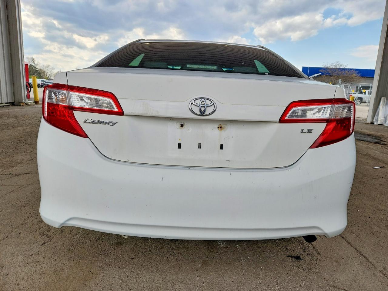 2012 TOYOTA CAMRY LE photo 11