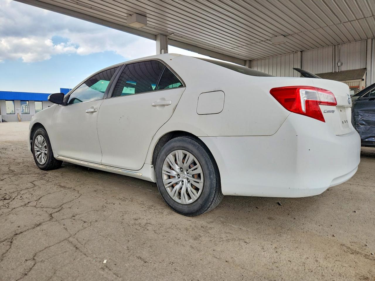 2012 TOYOTA CAMRY LE photo 3