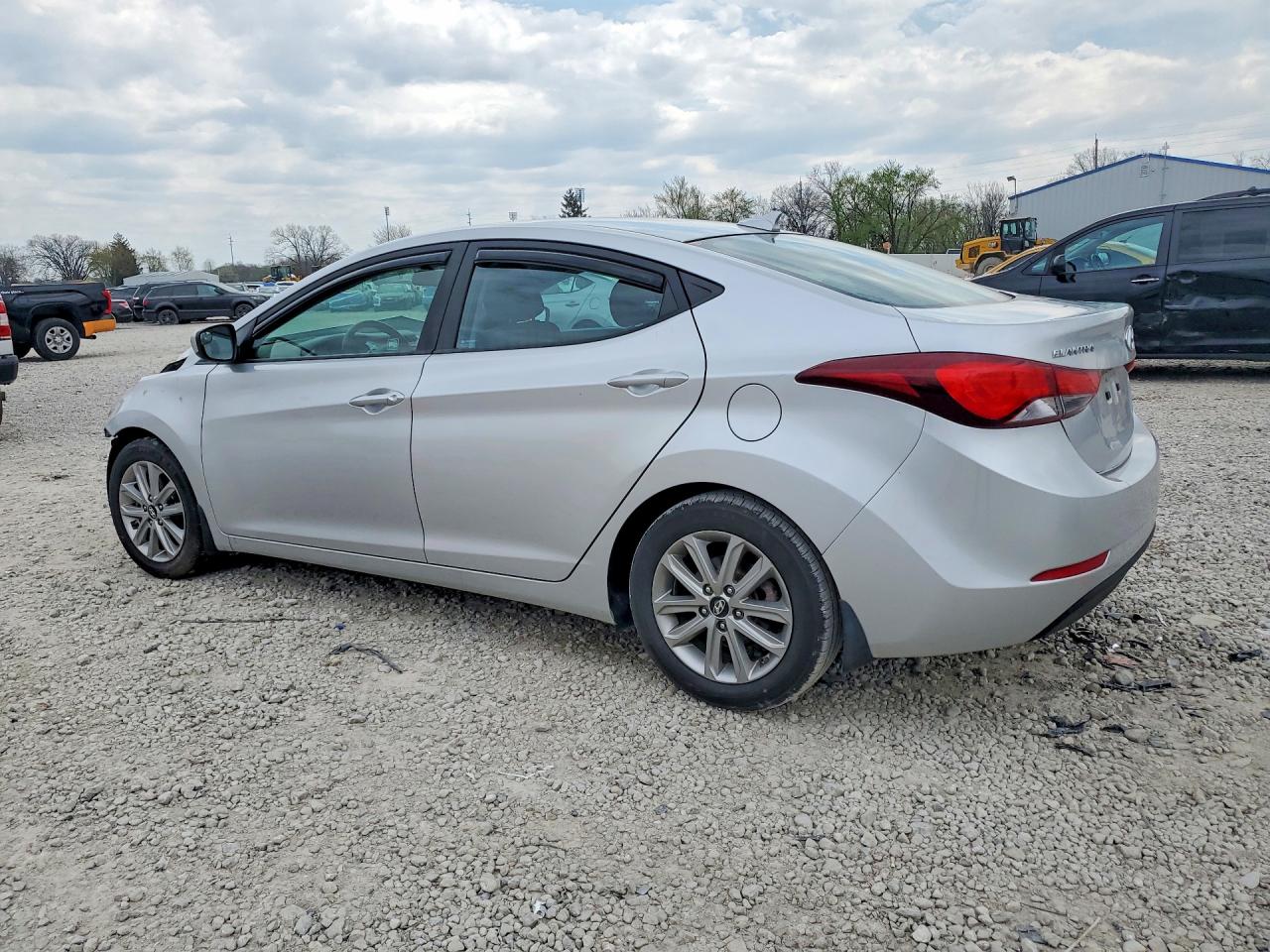 2016 HYUNDAI ELANTRA SE photo 2