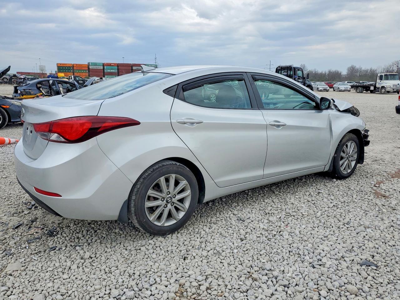2016 HYUNDAI ELANTRA SE photo 3