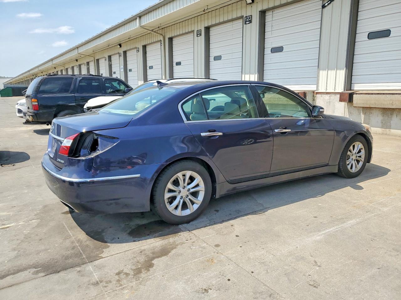 2013 HYUNDAI GENESIS 3.8L photo 3